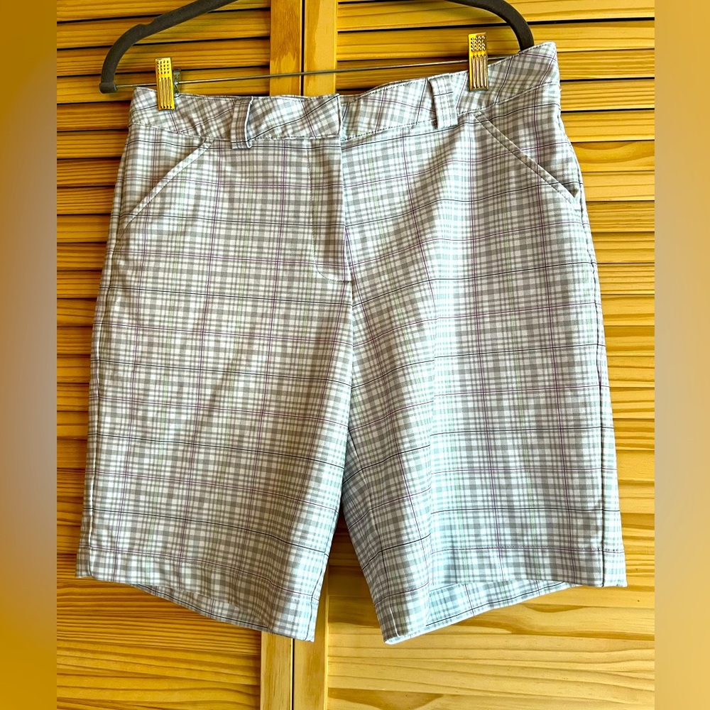 🩳Tommy Armour Women’s Dri-Logic Shorts Size 6 Grey and White Plaid Bermuda Style